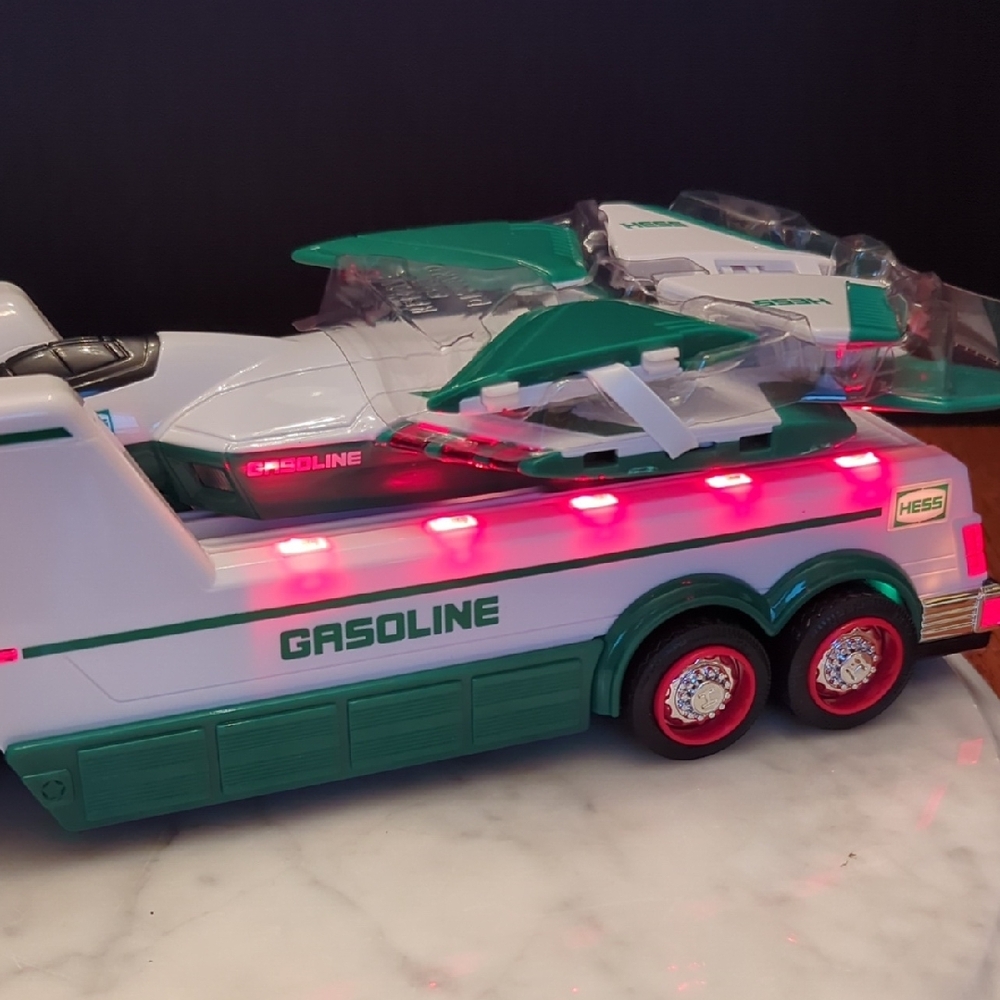 2010 Hess Toy Truck and Jet - Green and White - Picture 10 of 17